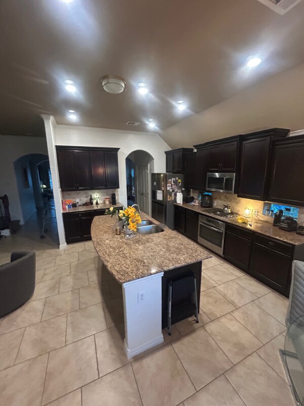 Photo - 724 Decathlon St