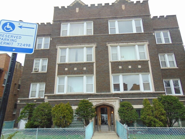 Building Photo - 8221 S Eberhart Ave Unit 3