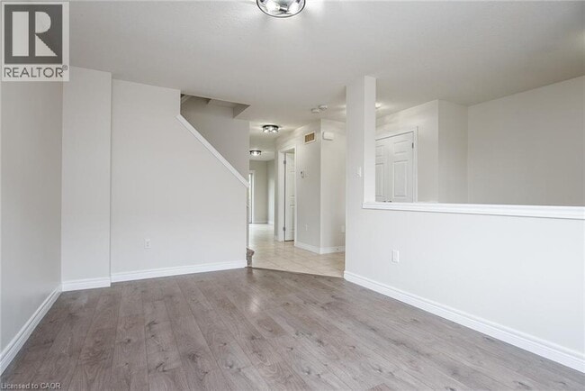 Photo - 70 Willowrun Dr