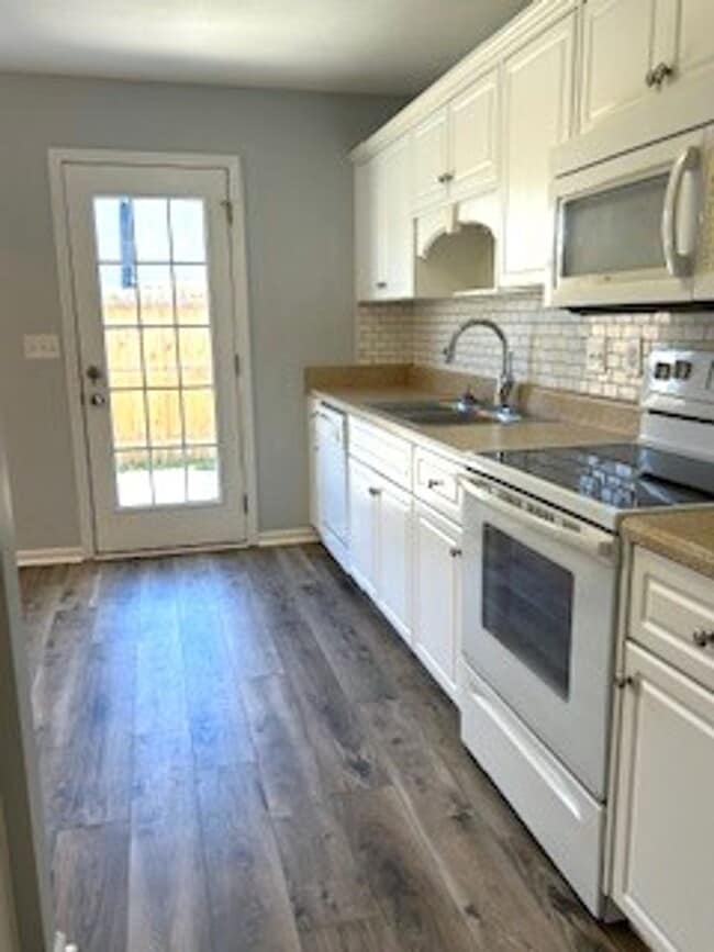 Photo - 1810 Lauren Ln