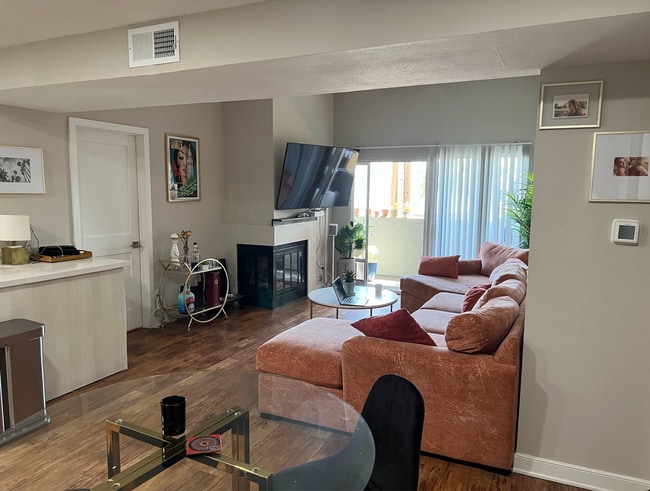 Building Photo - 8743 Holloway Dr Unit 124 Rental