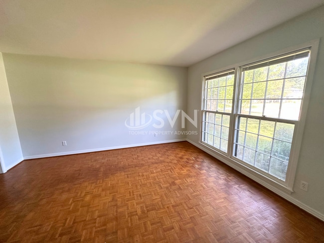 Photo - 110 Windsor Dr