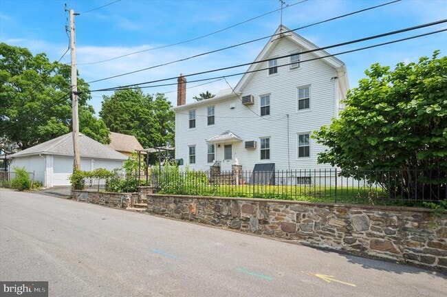 Photo - 204 Landover Rd House