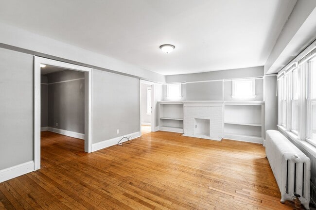 Building Photo - Downer upper across from UWM Rental