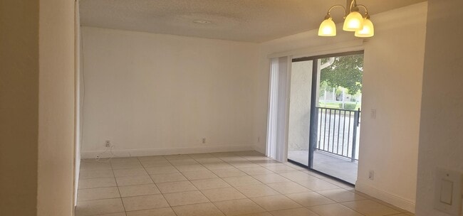 Photo - 1523 Lake Crystal Dr Unidad E