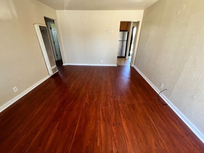 Photo - Great looking duplex, plenty of room, and ...