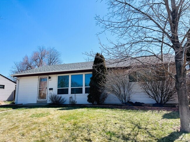 Building Photo - Welcome to University Hills!! Perfect 3 B... Rental