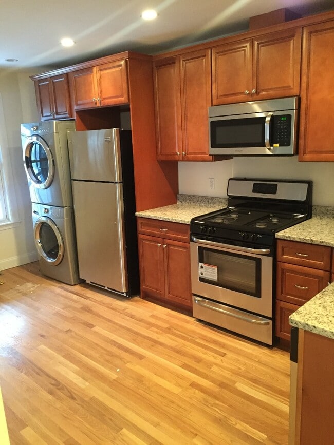 Building Photo - 11 Leverett St Unit 3 Rental