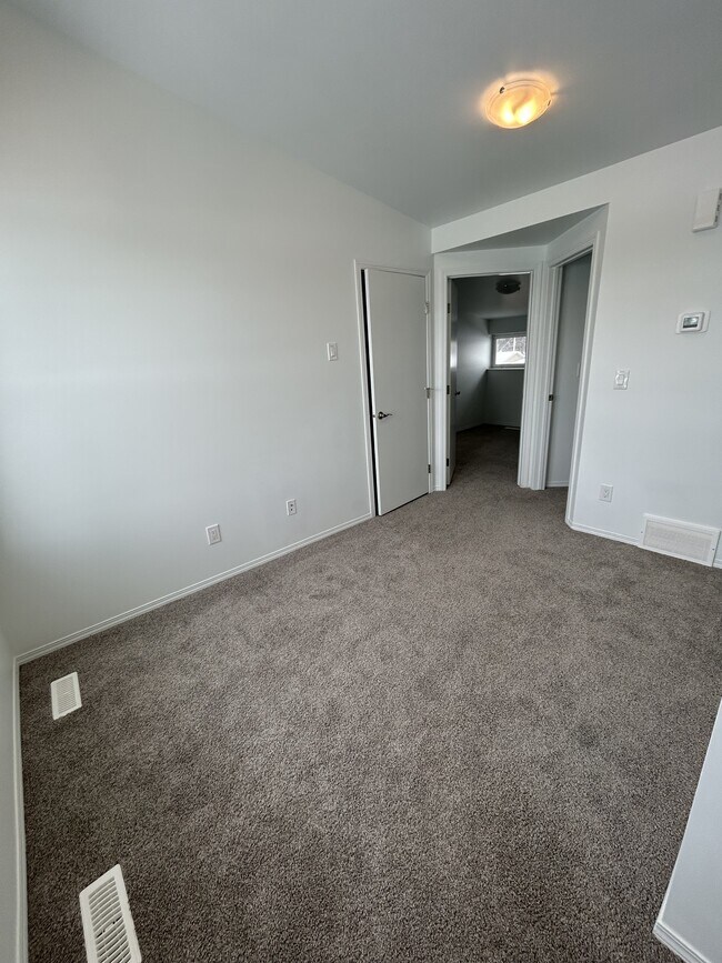 Photo - 7612-7136 136 Ave NW Unit Upper G2