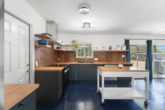 Photo - 1228 Rivercrest Dr