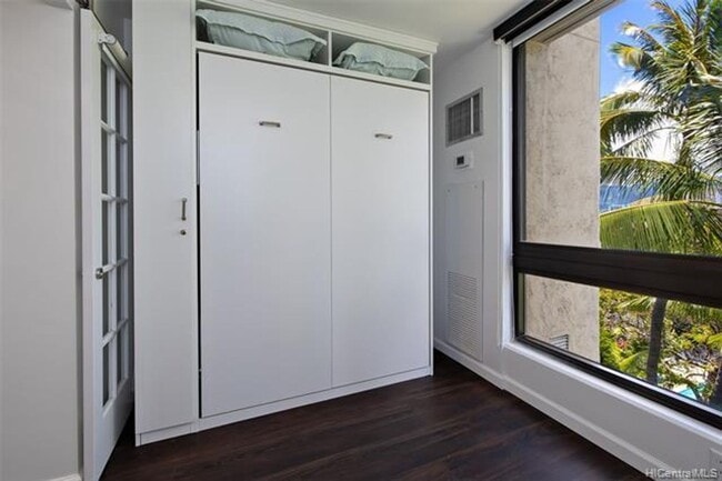 Photo - 1 bedroom, den with murphy bed, 1 cov parking, tropical grounds with pool, tennis courts +++++++