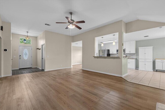 Photo - 206 Evergreen Cir
