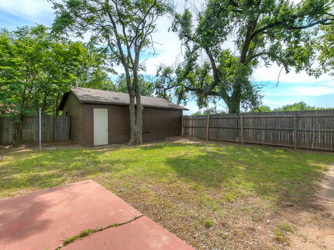 Photo - Updated DUPLEX + Minutes away from The Pla...