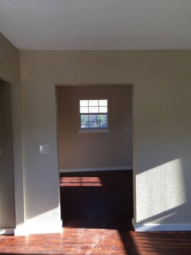 Photo - Cozy Home in Harvard Place/ Eastlawn