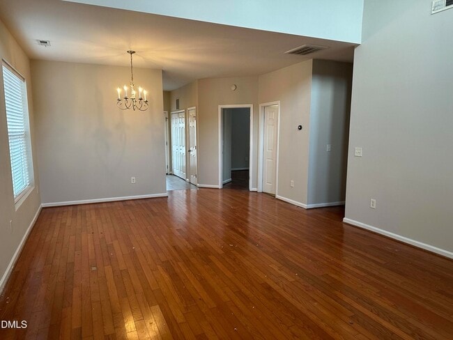 Photo - 553 Writers Way