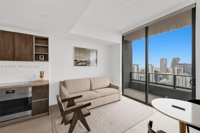 Photo - 601 NE 1st Ave Unidad LPH 4814