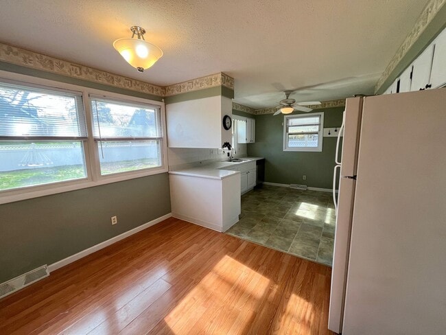 Photo - 3-bedroom, 1.5 bathroom unfurnished home in Saint Joseph