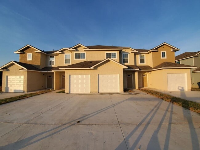 Building Photo - 16906 Spirit Brk Unit #3
