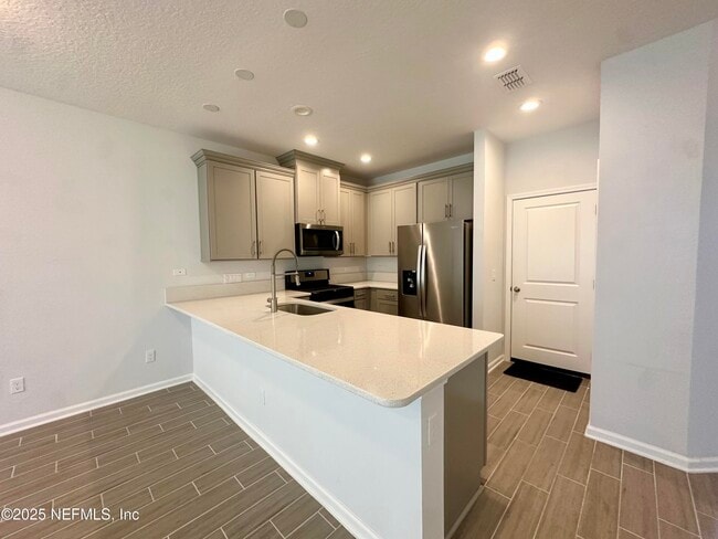 Photo - 215 Pine Bluff Dr
