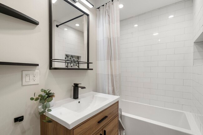 Photo - 1011 Beacon St Unit 4D