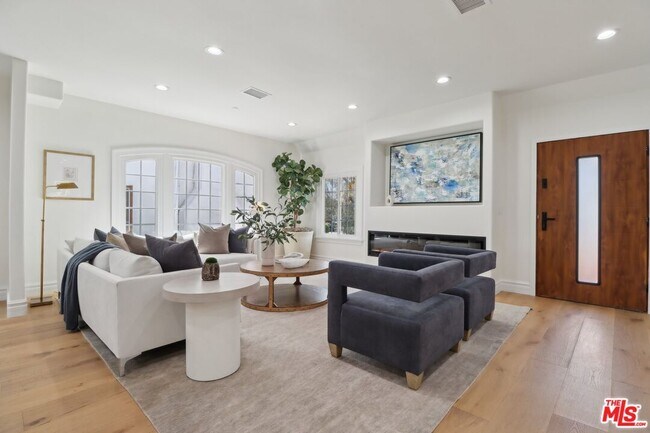 Photo - 916 S Rimpau Blvd