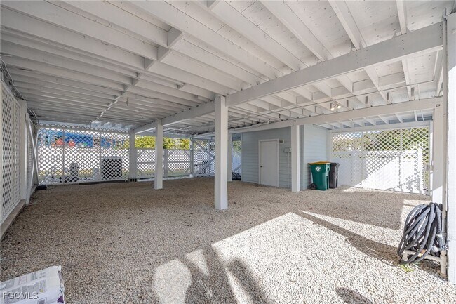 424 Lagoon Dr