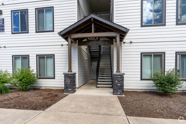 Entrada del edificio - Somerset Ridge Apartments