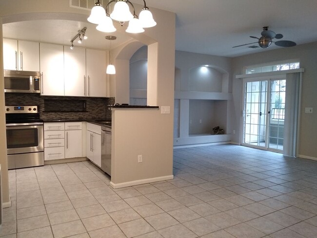 Building Photo - Beautifull Spacious 2 Bedroom 2 Bath Townh... Rental