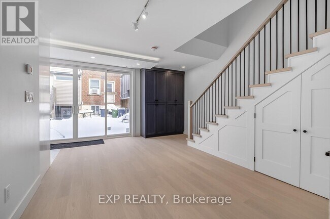 Photo - 635 Annette St