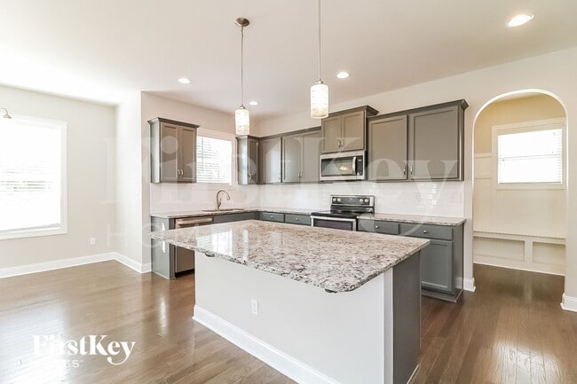 Photo - 157 Hawkesburg Dr