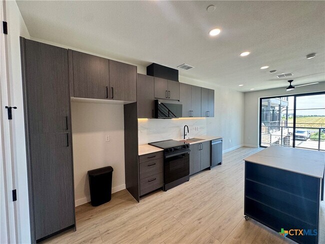 634 Central Pkwy Unit 1207