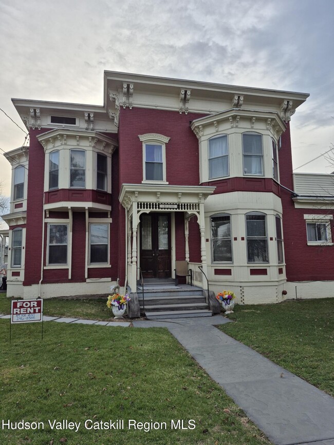 Building Photo - 128 Market St