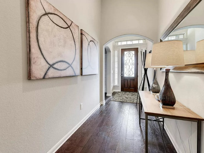 Photo - 2405 Muzzie Ln