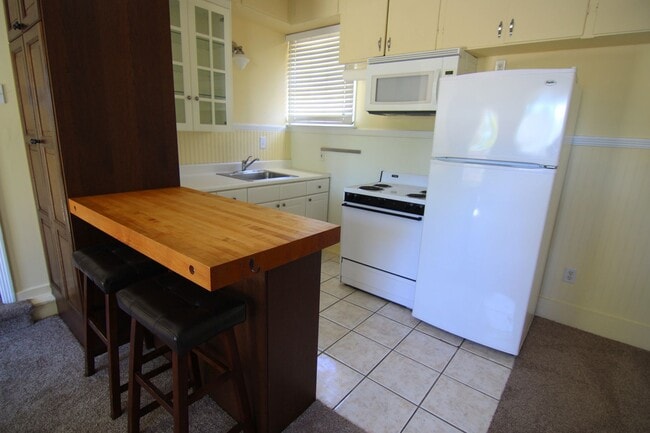Photo - 1 Bedroom, 1 Bath with assigned parking