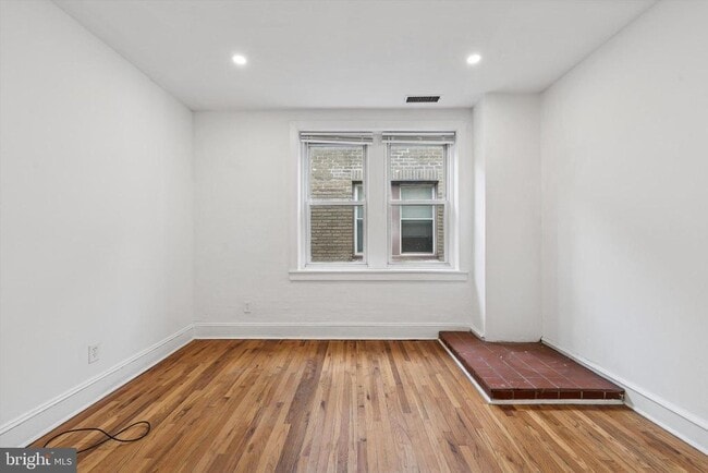 Photo - 334 Lombard St Unit 212