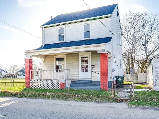 Building Photo - 323 Belden Ave SE Rental
