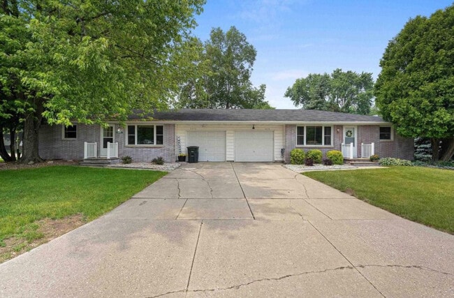 Building Photo - 2074 Marlee Ln Unit 2074