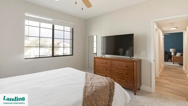 Photo - 9242 W Russell Rd Unidad 14-306