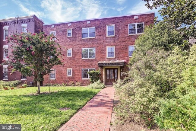 Building Photo - 1411 Massachusetts Ave SE Unit 6