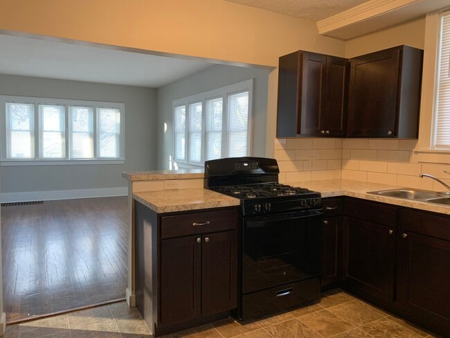 Photo - 517 Brenner St NE