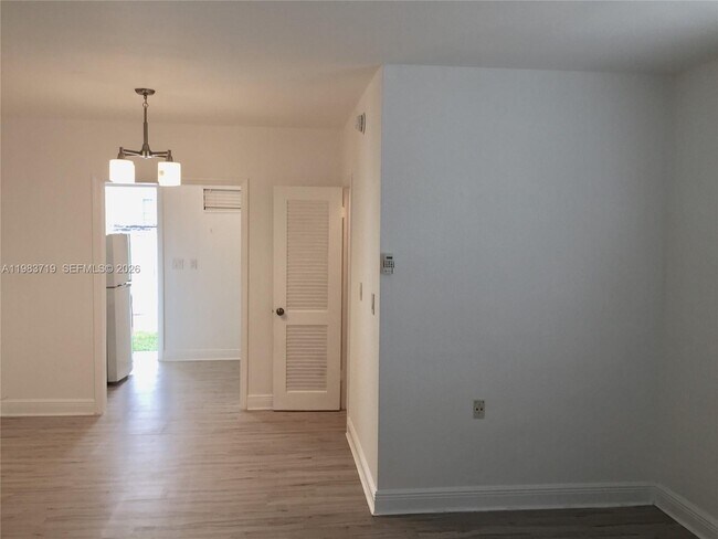 Photo - 535 74th St Unidad 7