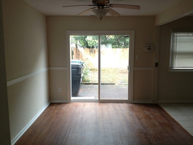 Photo - Lovely 3 Bedroom in a Quiet Cul-de-sac