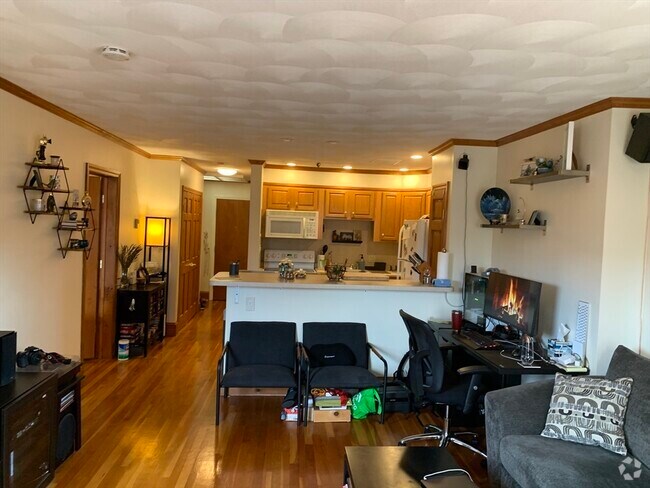 Building Photo - 265 Newbury St Unit 10 Rental