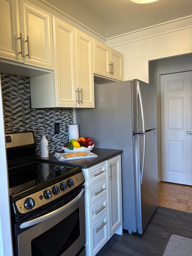 1 Bedroom - Kitchen - Carolyn Court