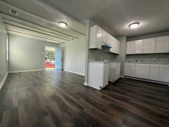 Photo - 332 Flynn Rd