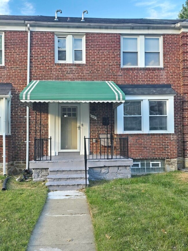 Building Photo - Beautiful 4 Bedroom 3 Bathroom East Baltim...