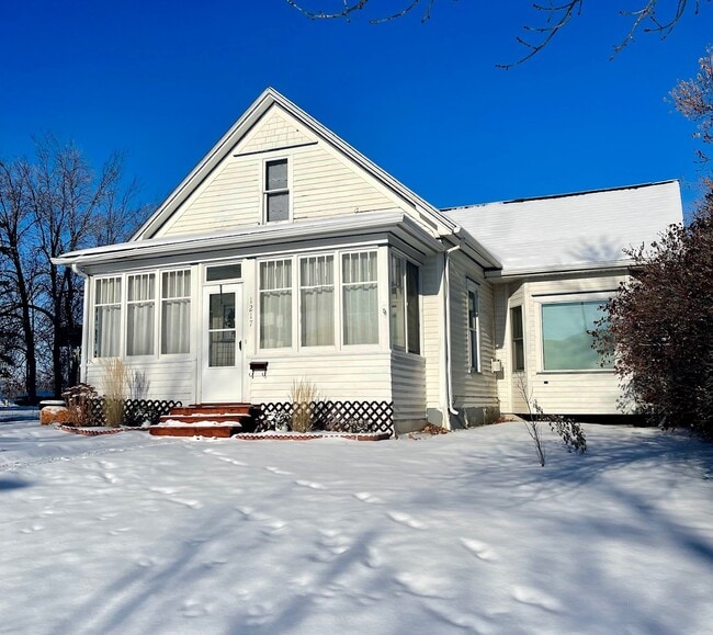 Building Photo - 1217 1st Ave S