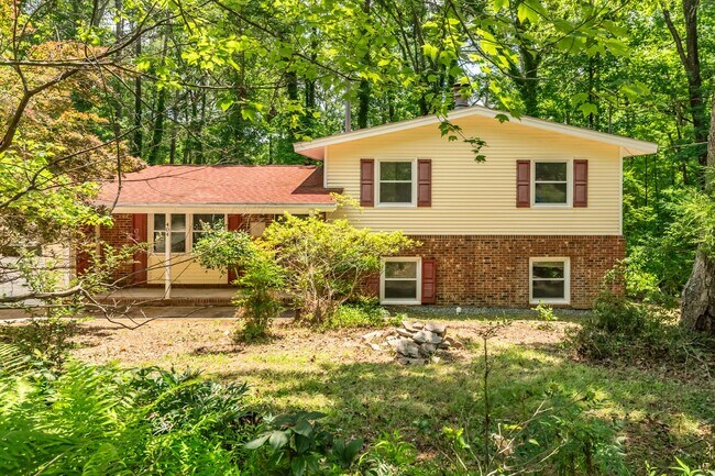Nestled in Colonial Heights Neighborhood C... - Nestled in Colonial Heights Neighborhood C... House
