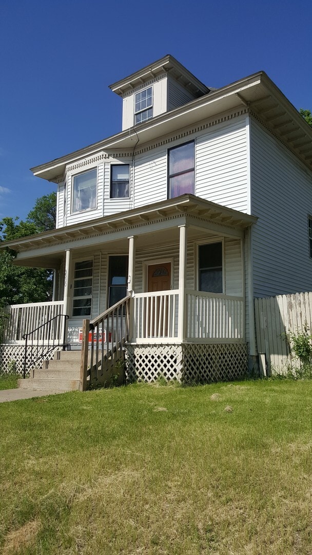 Building Photo - $1850 3 bedroom 2 bathroom single family h...