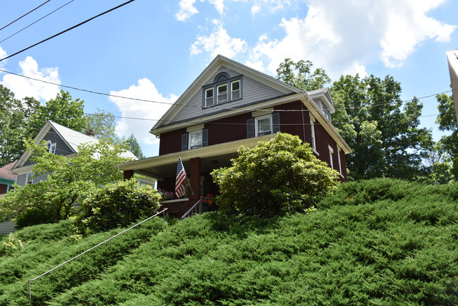 Photo - 618 Walnut St